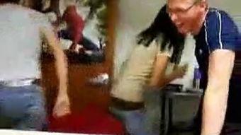 两女一 杯在线观看,激情四溢的青春校园爱情故事 第2张 两女一 杯在线观看,激情四溢的青春校园爱情故事 第2张